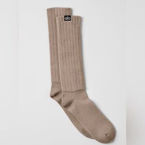 Alo Unisex Scrunch Socks in Gravel Size S